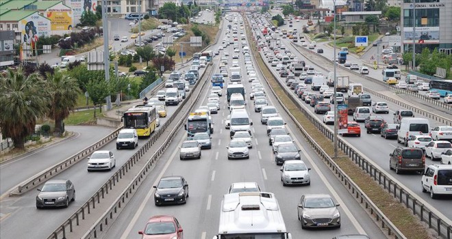 İstanbul'da bazı noktalarda trafik yoğunluğu yaşanıyor