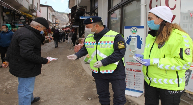 Beypazarı’nda polis ve jandarma ekipleri vatandaşlara broşür dağıttı