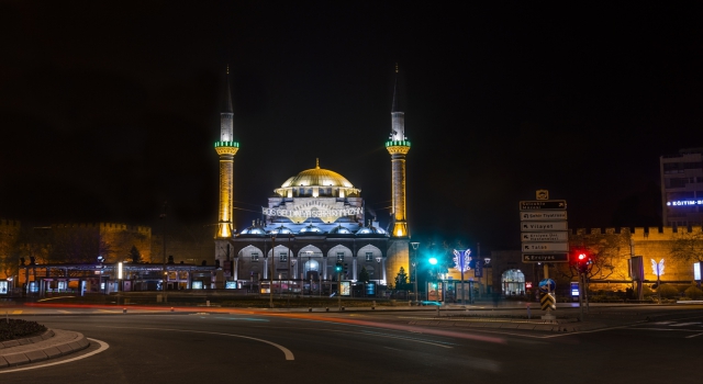 Bürüngüz Camisine mahya asıldı