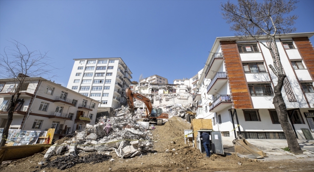 Çökme riski bulunan Açelya Apartmanı’nın bulunduğu bölge 24 saat lazer tarayıcılarla izleniyor