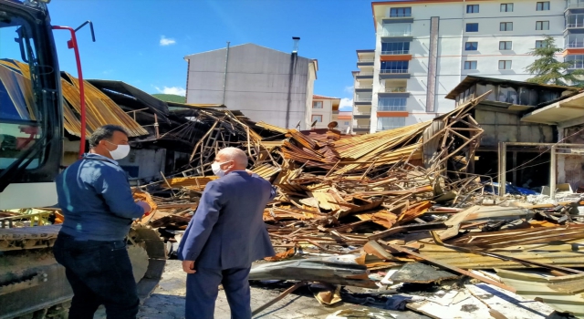 Kızılcahamam’da yangında zarar gören Kasaplar Çarşısı yıkılıyor