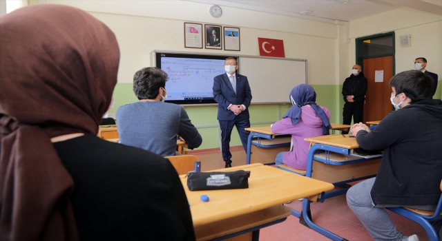 Yozgat Valisi Polat, Şehitler Fen Lisesi’ni ziyaret etti