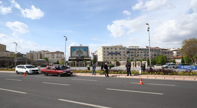 Kayseri’de ”tam kapanma” denetimleri sürüyor