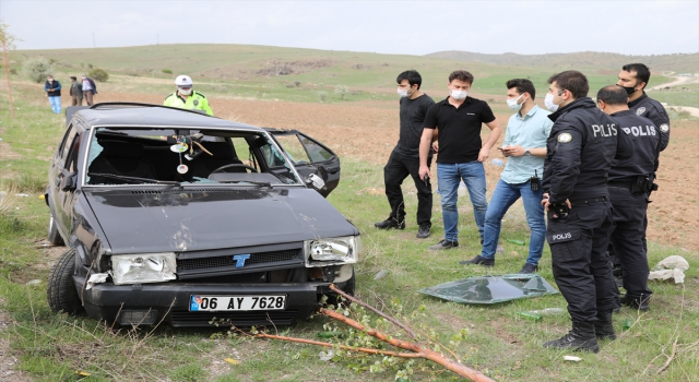 Ankara’da devrilen otomobildeki sürücü hayatını kaybetti, 2 kişi yaralandı