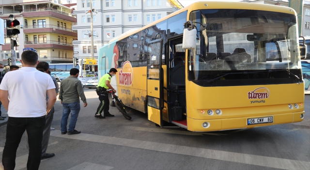 Çubuk’ta otobüsün çarptığı bisikletli yaralandı