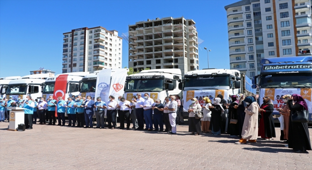 Kayseri’den Suriye’deki ihtiyaç sahiplerine 5 tır un, 2 tır patates gönderildi