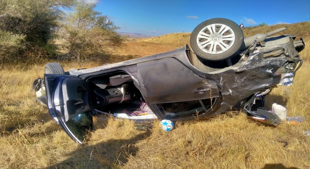 Yozgat’ta devrilen otomobildeki 2 öğretmen yaralandı