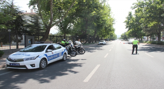 Kayseri’de trafik polisleri denetim yaptı