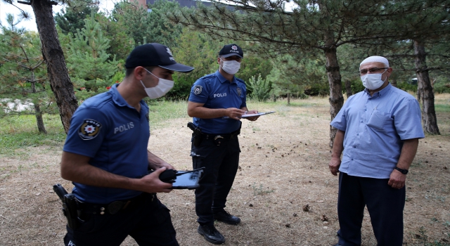 Sivas’ta imam cami bahçesinde bulduğu altınları polise teslim etti 