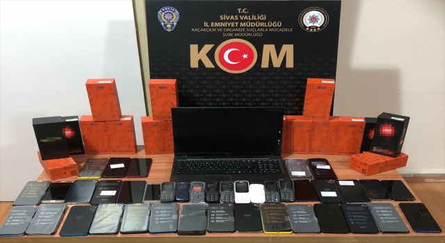 Sivas’ta gümrük kaçağı 42 telefon ele geçirildi