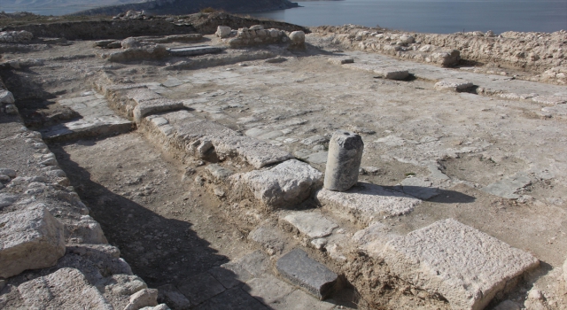 Nallıhan Belediye Başkanı Öntaş, Juliopolis Antik Kenti’ndeki kazı çalışmalarını inceledi