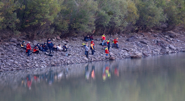 Kayseri’de balık tutarken takılan oltasını kurtarmak için gölete giren kişi kayboldu