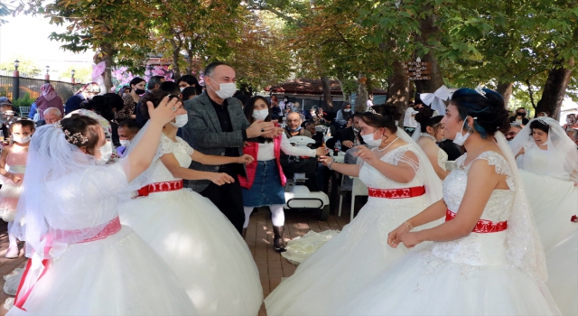 Kırıkkale’de engelli genç kızlar temsili düğünde eğlendi