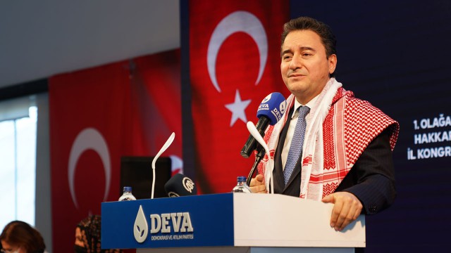 Babacan: ”Cumhurbaşkanı kendiyle çelişiyor”