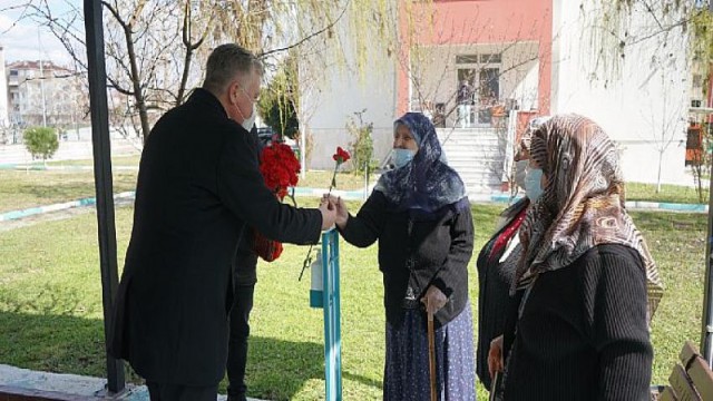 Başkan Gerenli’den huzurevine ziyaret