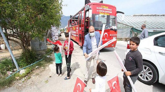 23 Nisan coşkusu Kaş ve Demre’yi sardı