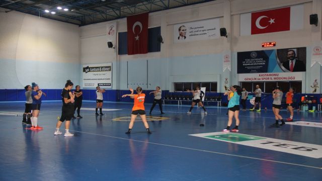 A Milli Kadın Hentbol Takımı Başantrenörlüğüne Costica Buceschi getirildi