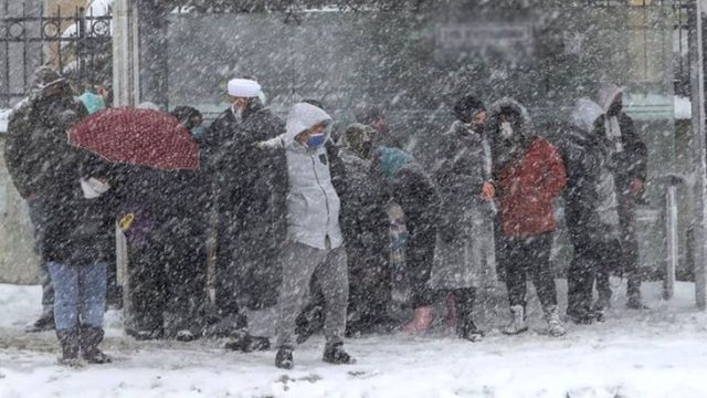 Sivas'ta yoğun kar yağışı, Kayseri'de kuvvetli rüzgar ve fırtına uyarısı