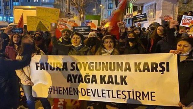 Türkiye’de Elektriğe gelen Zammın Protestoları