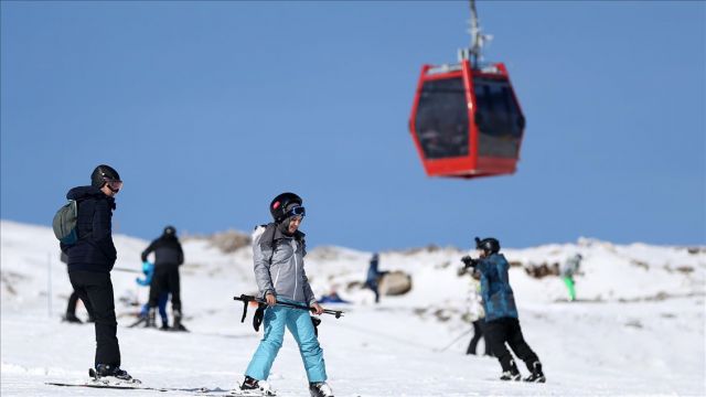 Erciyes'te hafta sonu yoğunluğu yaşanıyor