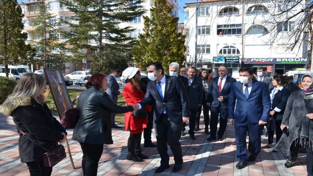 Karaman'da "İçimizdeki Renkleri Doğaya Nakşedelim" sergisi açıldı