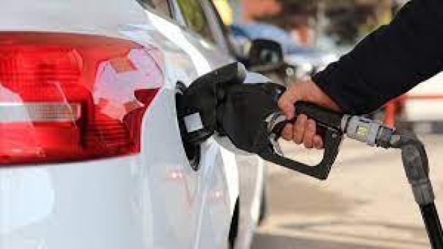 Motorin ve benzine indirim gelebilir! Petrol fiyatları kaç dolara indi?