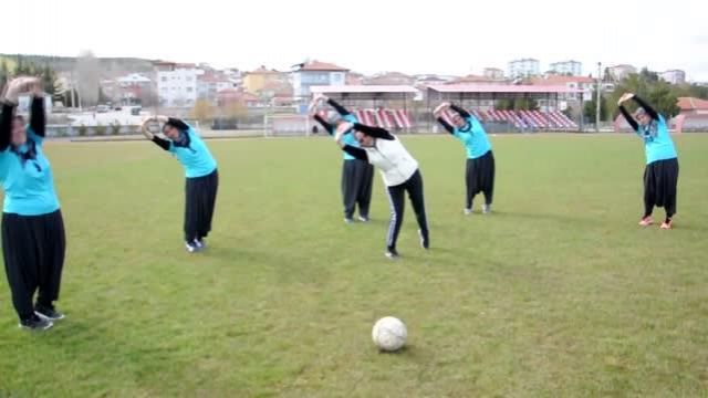 Nevşehir'de ev kadınlarından oluşan futbol takımı "Dimispor", ilk antrenmanına çıktı