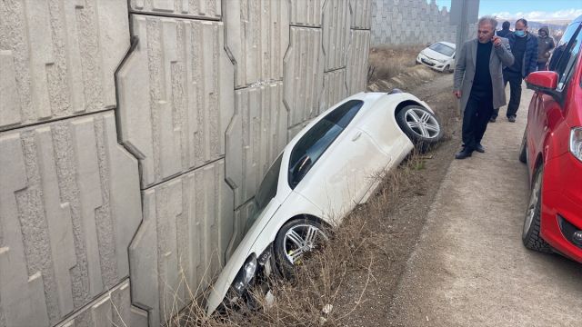 Sivas'ta zincirleme trafik kazasında 3 kişi yaralandı