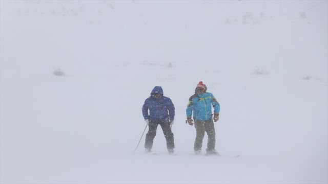 Yıldız Dağı'nda kar kalınlığı 145 santimetreye ulaştı