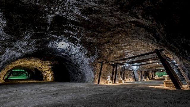 Çankırı'da üniversite öğrencileri Yer Altı Tuz Şehri'ni gezdi