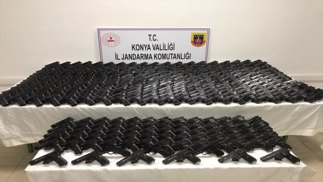 Konya'da silah kaçakçılığı operasyonunda 351 kurusıkı tabanca ele geçirildi