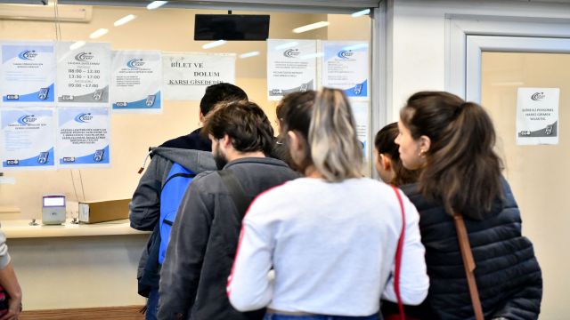 MANSUR YAVAŞ’TAN ÖĞRENCİLERE MÜJDE: ÖĞRENCİ ABONMANLARI BAŞKENTRAY’DA DA GEÇERLİ OLACAK