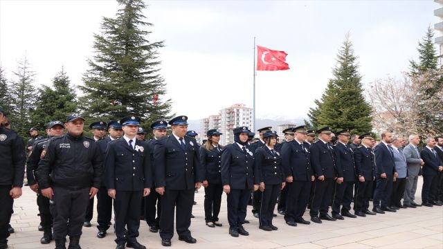 Niğde'de polisler şehitliği ziyaret etti