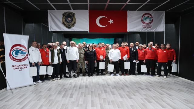 Polis gazisi 45 sporcu, havalı tabanca poligonunda birincilik için yarıştı