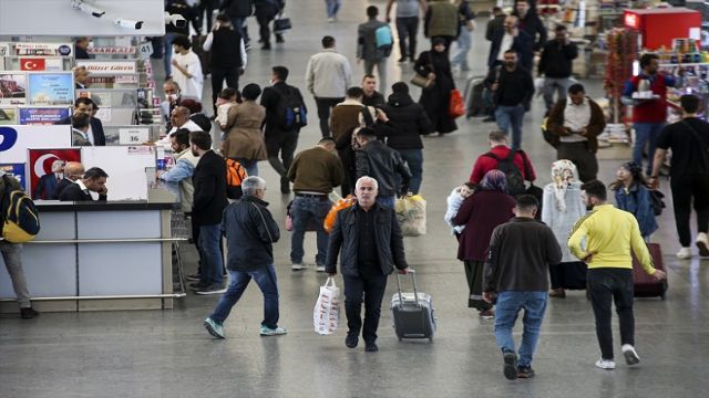 AŞTİ'de bayram dönüşü hareketliliği