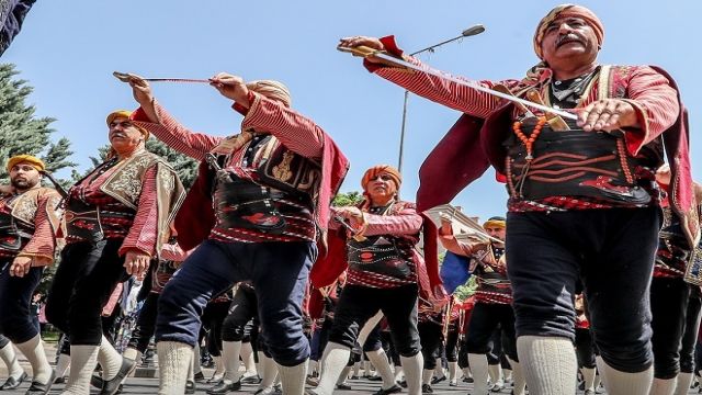 Bin Seymen aynı anda Ankara sokaklarına indi...