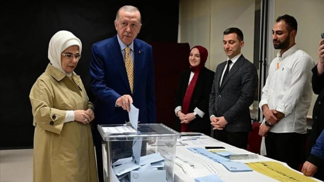 Cumhurbaşkanı Erdoğan ve eşi Emine Erdoğan Oylarını Kullandı