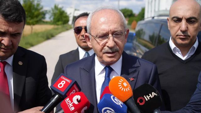 CHP Eski Genel Başkanı Kemal Kılıçdaroğlu ve Eşi Trafik Kazası Geçirdi